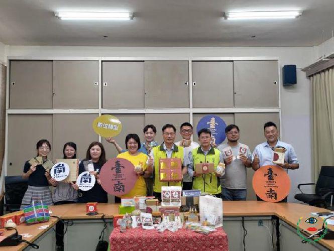 台南市政府行銷宣傳地方「漫作府城400，嚴選府城伴手禮」...