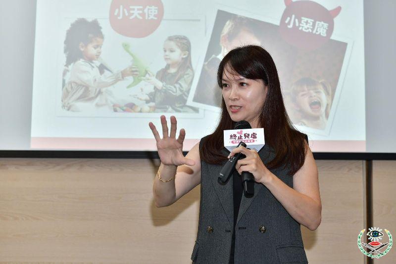 親子專家建議家長要跟孩子有好的溝通及樹立榜樣.jpg