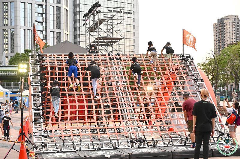 「2025新北市兒童藝術節」再度攜手全球知名的障礙賽事+Spartan+Kids，在市民廣場打造結合運動與冒險的「小勇士營」。.jpg